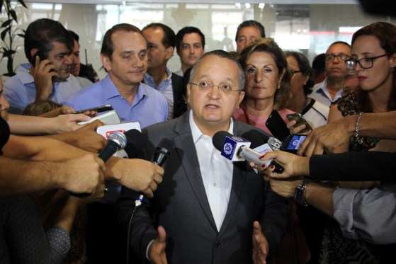 No ano passado, o governador Pedro Taques (PSDB) pagou reajuste integral de 7,36% e parcelou 3,92%.