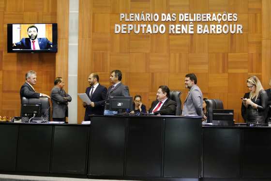 Os deputados estaduais destinaram emendas no valor total de R$ 450 mil para festas em Barra do Garças, Cáceres e Arenápolis.