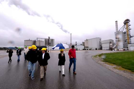 O governador e a comitiva visitaram a planta de etanol e milho da Summit Agricultural Group