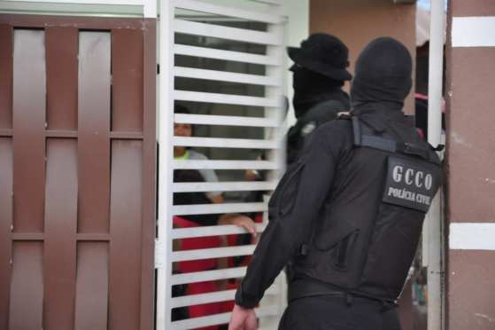 Policiais da Gerência de Combate ao Crime Organizado (GCCO).