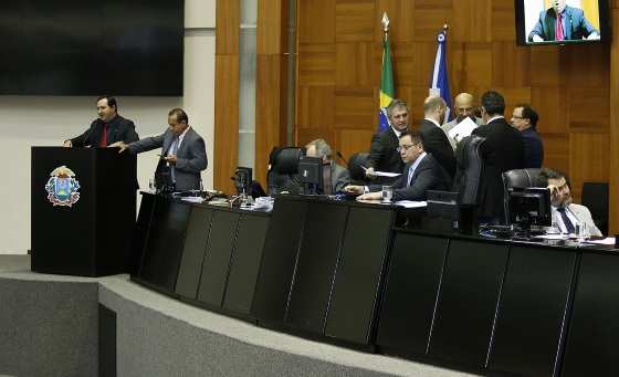 Os deputados pediram que o presidente da Assembleia, Eduardo Botelho (PSB), suspenda os trâmites do projeto para aprovação do empréstimo.