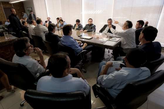 O governador Pedro Taques (PSDB) e 19 deputados da base aliada na Assembleia se reuniram por três horas nesta quarta-feira (24).
