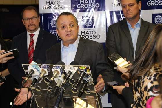 O governador Pedro Taques afirmou que o passivo de R$ 162 milhões da Saúde será quitado na próxima sexta-feira (2).