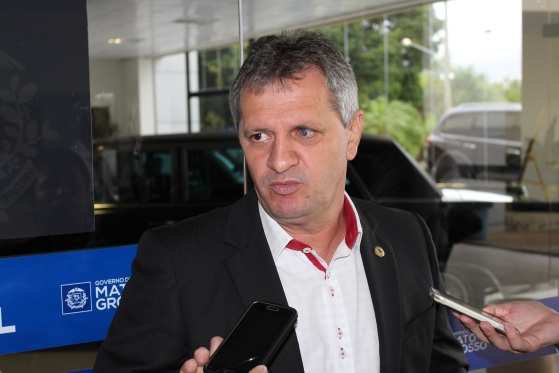 O deputado Dilmar Dal Bosco justificou que a dedicação na campanha pode prejudicar o desempenho como líder do Governo.