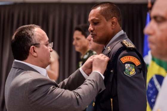 O governador Pedro Taques disse que não pode demitir o secretário de Justiça, coronel Siqueira, por depoimentos e notícias.