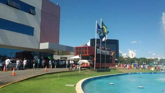 Servidores ocuparam a Assembleia Legislativa nesta quarta-feira (7).
