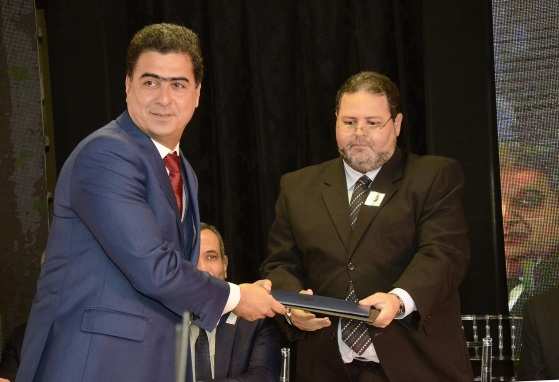 Se Emanuel Pinheiro ficar sem vice-prefeito, o presidente da Câmara, Justino Malheiros assume o comando da Prefeitura em caso de viagem internacional ou férias do prefeito.
