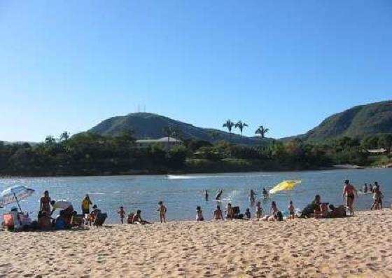 Praia atrai milhares de turistas e é vizinha de Barra do Garças.