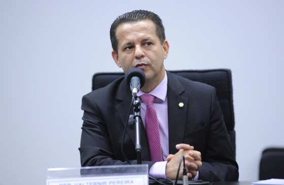 Por meio de nota, o presidente regional do PSB, Valtenir Pereira, negou qualquer mudança em comissões provisórias desde que assumiu o comando da sigla