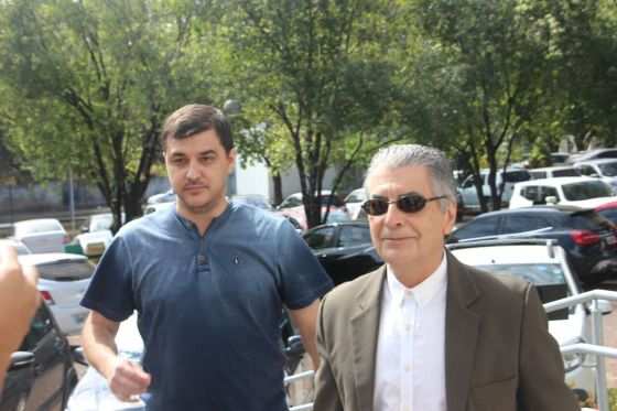 O ex-secretário da Assembleia Legislativa, Tschales Franciel Tschá  chegou ao Gaeco acompanhado do advogado Zaid Arbid.