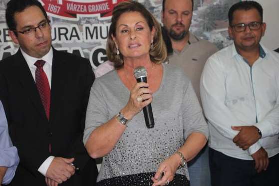 Prefeita Lucimar Campos responde por excesso de gastos em publicidade.