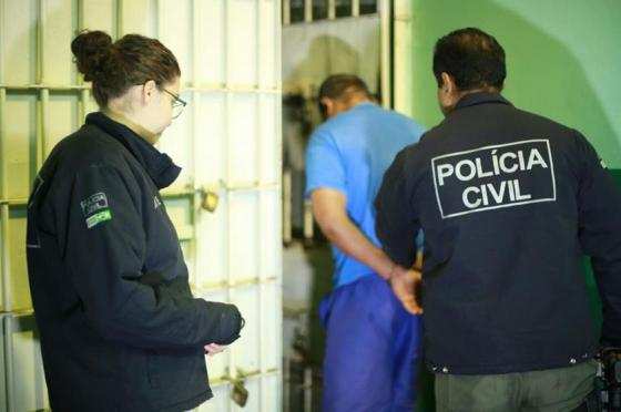 A avó da adolescente e o idoso foram encaminhados à Delegacia do município.