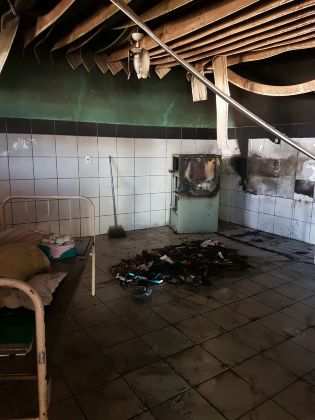 Camas, colchões, camas e a parte elétrica ficaram destruídos.