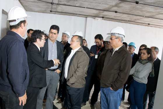 Ó governador Pedro Taques, o prefeito Emanuel Pinheiro e parlamentares da bancada federal vistoriaram as obras do novo Pronto-Socorro de Cuiabá.