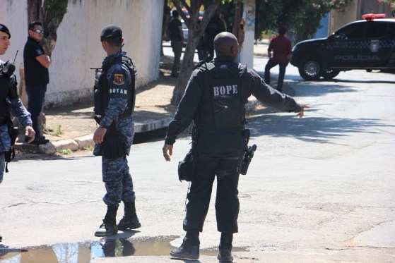 Policial do Bope foi abordado na porta de casa por três criminosos