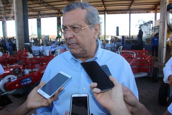 Para o secretário Jayme Campos, o momento é de aguardar, por acreditar que as movimentações políticas só comecem a partir de março do próximo ano.