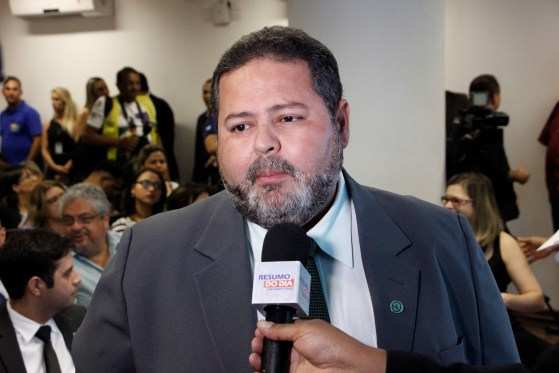 O presidente da Câmara de Vereadores, Justino Malheiros, exonerou, em outubro, 460 comissionados, depois que a Justiça barrou a suplementação de R$ 6,7 milhões da Prefeitura para a Câmara.