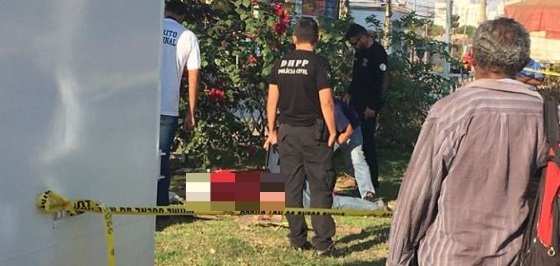 Corpo do morador de rua foi encontrado com sinais de pauladas na cabeça.