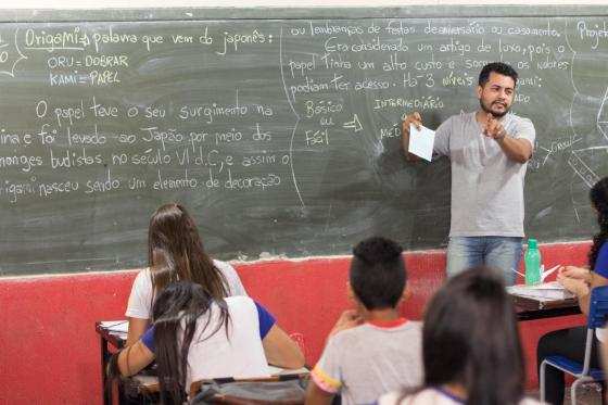 São 3.324 vagas de professor, disputadas entre 45.620 mil pessoas.