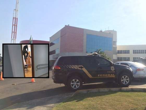 Agentes da PF vasculharam até o teto de gabinetes de deputados investigados.