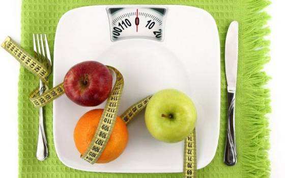 Tendo isso em mente, os pesquisadores resolveram estudar como homens acima do peso reagiriam a uma dieta com pausas de 14 dias