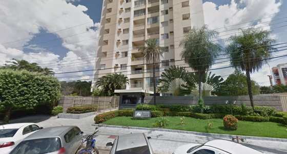O incêndio que atingiu o 14º andar do prédio residencial América Central, localizado na Rua Buenos Aires, no bairro Jardim das Américas.