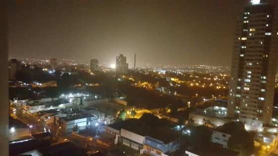 Chove em várias regiões de Cuiabá e Várzea Grande na noite desta segunda-feira (25).