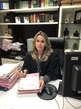 A juíza Célia Regina Vidotti foi escolhida, em sessão ordinária administrativa do Tribunal Pleno do Tribunal de Justiça de Mato Grosso, para a vaga de juiz membro substituto do TRE