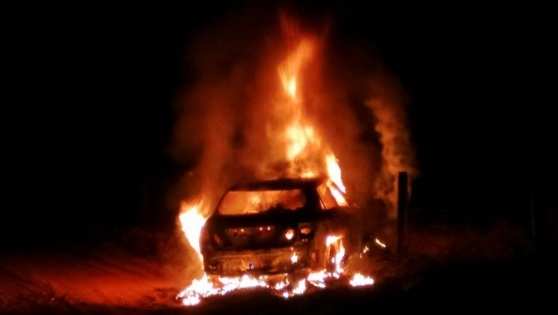 O empresário Ednei Martins Silva foi executado a tiros e o corpo foi encontrado no interior de seu automóvel incinerado, em Barra do Garças (500 km a Leste de Cuiabá).