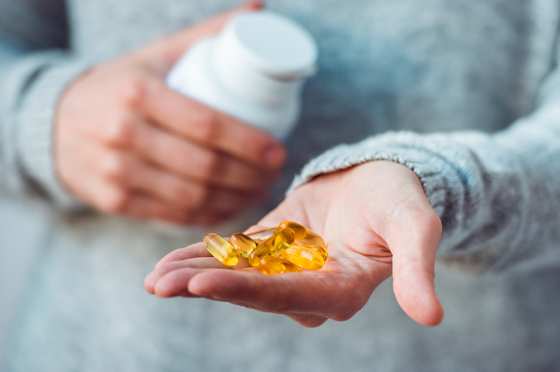 A vitamina D atua como um hormônio, contribuindo para a absorção de cálcio, o bom funcionamentos das células imunológicas