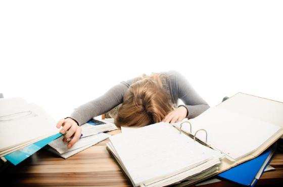 ulas que começam mais cedo parecem colocar mais pressão no processo de sono e aumentam os impactos na saúde mental