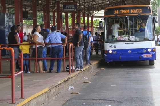 O jovem e o idoso foram preso e encaminhados à Central de Flagrantes do Parque do Lago.
