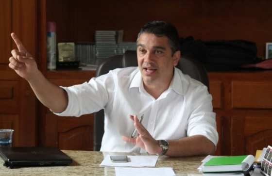 Prefeito de Jaciara, Abduljabar Mohammad, teve que sair de um desfile de comemoração do aniversário de 59 anos da cidade e pagar a fiança na delegacia.