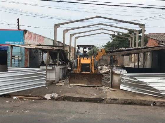 Local onde funcionava o comércio de peixes há 25 anos foi demolido.