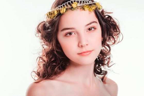 Modelo de apenas 14 anos trabalhou por 13 horas ininterruptas, teve um colapso e morreu