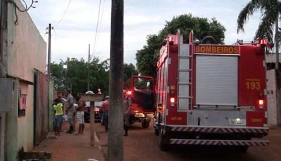 Três viaturas do Corpo de Bombeiros se deslocaram ao local para socorrer as vítimas.
