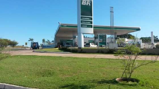 O bandido fez o funcionário de refém no banheiro do Posto florais.
