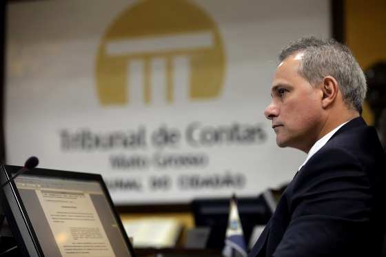 A decisão foi expedida pelo relator das contas do Governo do Estado, exercício de 2017, o conselheiro interino João Batista Camargo.