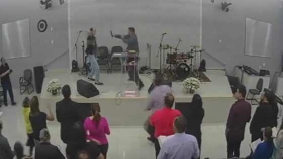 Homem tenta esfaquear pastor durante culto transmitido ao vivo no Facebook