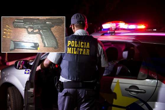 A Polícia Militar localizou e prendeu quatro bandidos. Eles estavam com uma pistola 9mm.