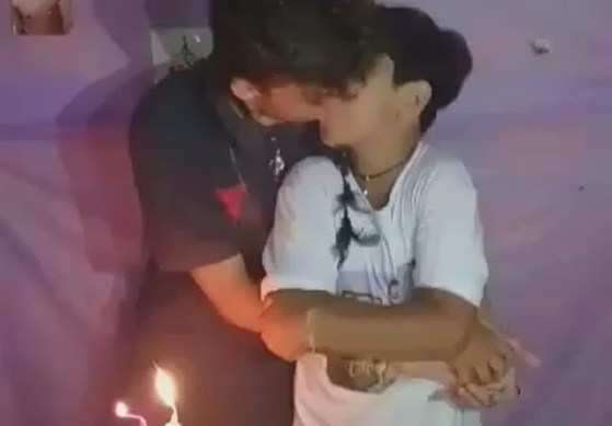 Menino de 12 anos beija namorado e gera polêmica na internet