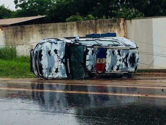 A viatura capotou na Estrada da Guarita, durante perseguição.