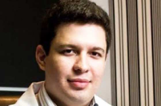 GUSTAVO BERTHOLDO é especialista em dentística e implantodontia, mestre em prótese dentária, doutorando em materiais dentários e professor universitário do Univag.