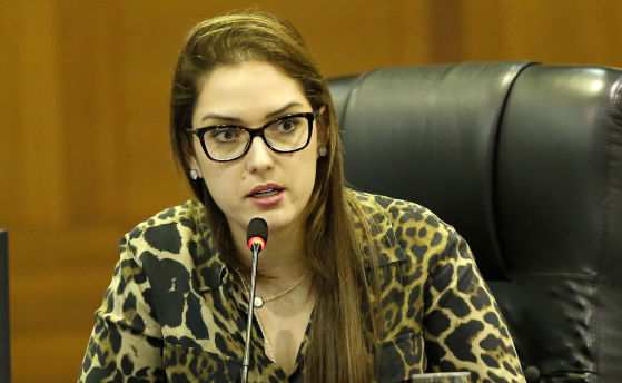 Janaina Riva é bacharel em Direito e deputada estadual em Mato Grosso