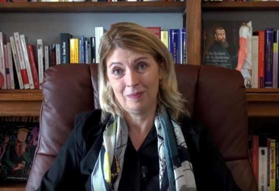 Ela ainda carrega algumas sequelas de sua infância traumática
