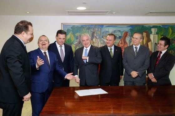 O governador Pedro Taques esteve em Brasília para garantir a liberação do FEX junto ao presidente Michel Temer.