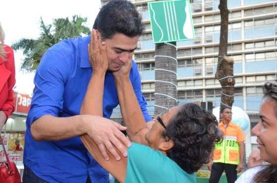 Emamuel passou por teste de popularidade em evento de Natal em Cuiabá