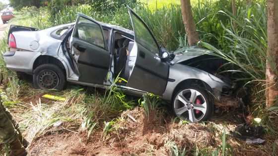 Haviam seis pessoas no carro, três morreram no local do acidente.