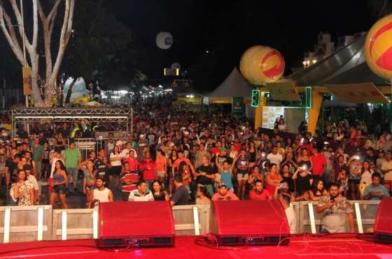 Neste domingo (31), a programação tem show nacional de Felipe Araújo, às 23h40.