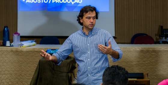 Maestro Leandro Carvalho foi secretário de Cultura de MT e torrou R$ 8 milhões do dinheiro público com a própria orquestra